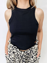 SUE|CROPPEDTOP|schwarzuni